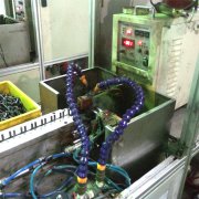 歐能愿和你們共同創(chuàng)新!——汽車鎖扣自動淬火送料機構